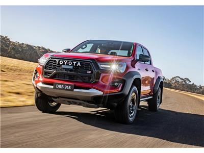 Toyota Hilux GR Sport 2023 trình làng, sẵn sàng "ăn miếng trả miếng" với Ford Ranger Raptor